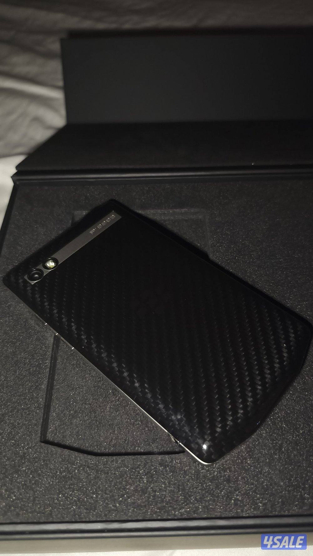 BlackBerry Porsche Design P’9983 Carbon4