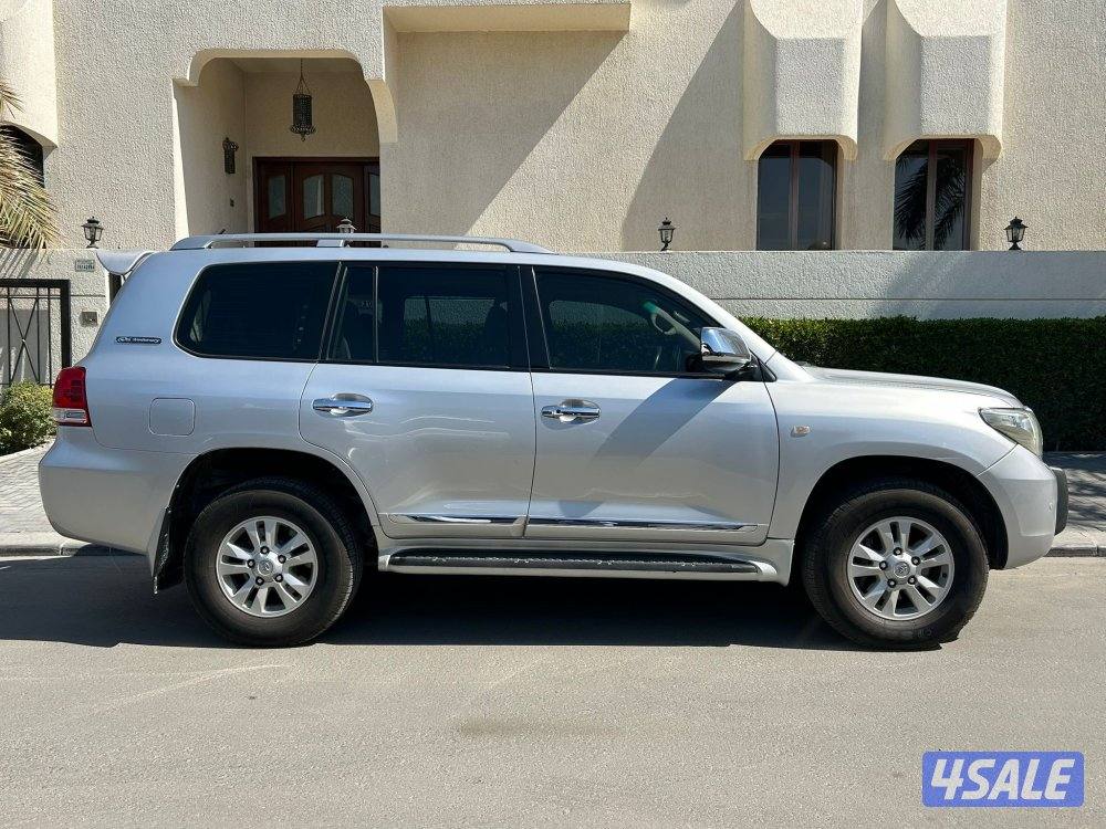 لاند كروزر GXR موديل 2011 ماشي 375 الف سيرفس منتظم شرط الفحص4