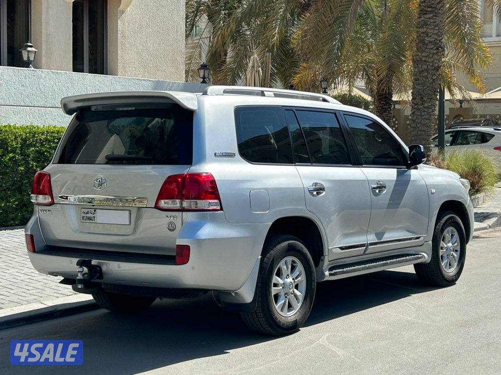 لاند كروزر GXR موديل 2011 ماشي 375 الف سيرفس منتظم شرط الفحص6