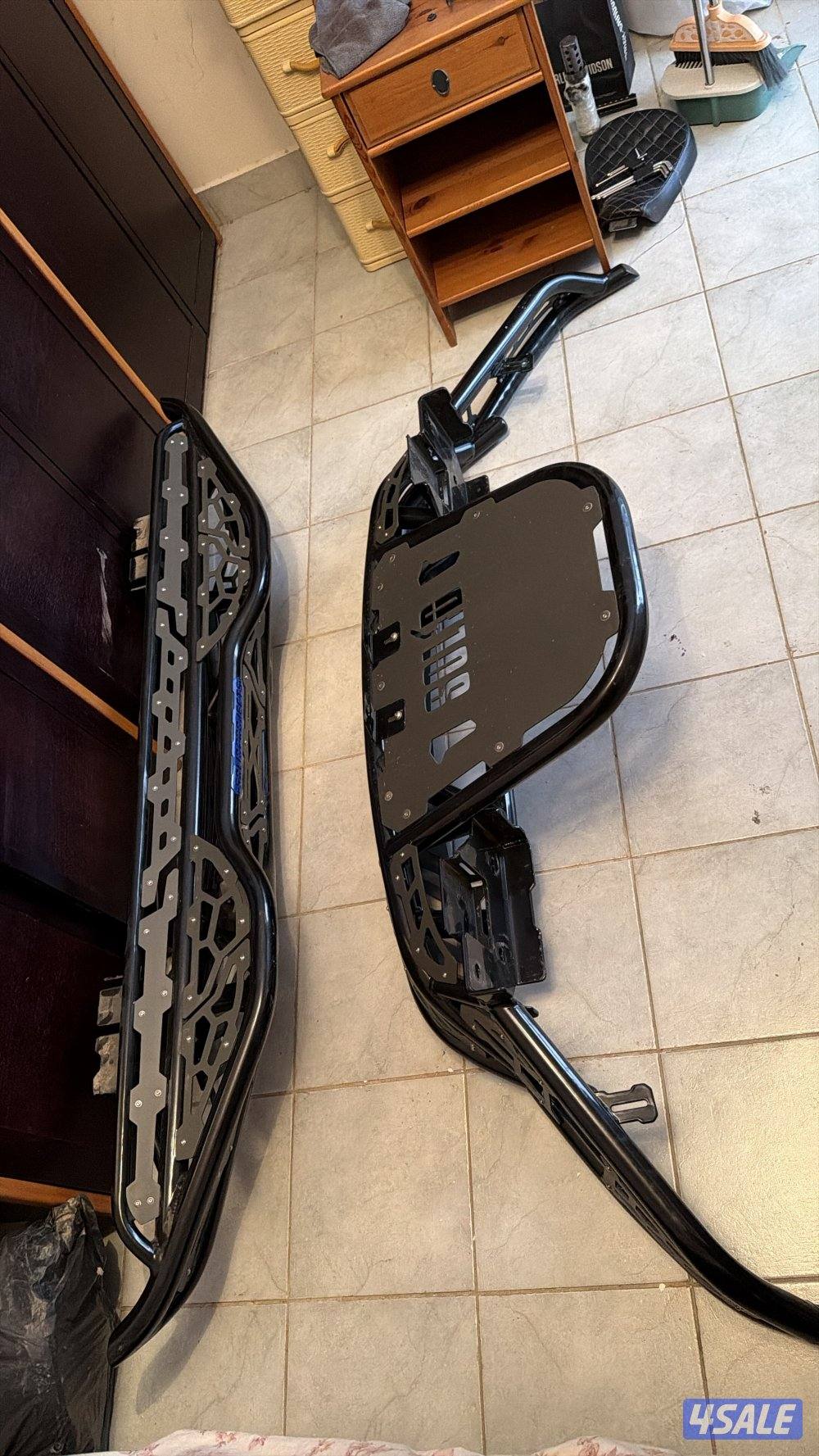 Solid front & rear bumper0