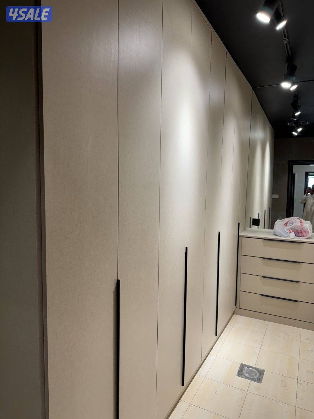 نجار تفصيل دواليب جدران تلفزيون بد وول وأبواب خشب وديكور2