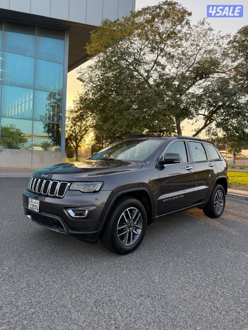 قراند شروكي ليمتد صبغ الوكاله ماشي 70 الف فقط موديل 2021 الفل اوبشن2