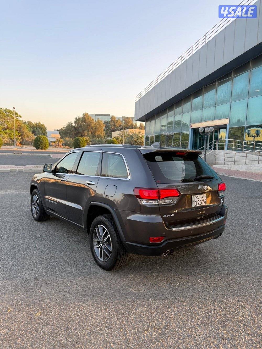 قراند شروكي ليمتد صبغ الوكاله ماشي 70 الف فقط موديل 2021 الفل اوبشن3