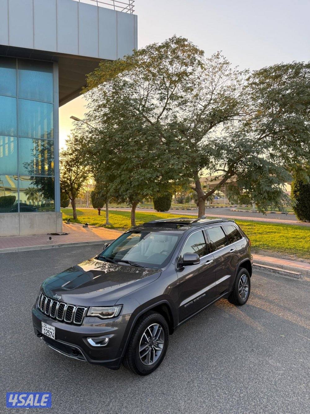 قراند شروكي ليمتد صبغ الوكاله ماشي 70 الف فقط موديل 2021 الفل اوبشن5