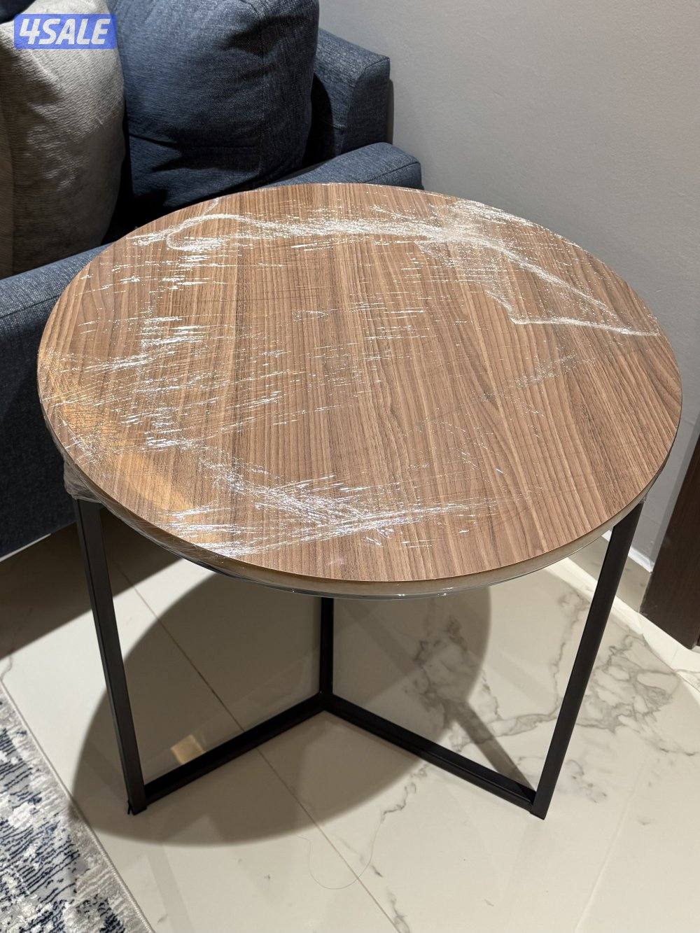 عدد ٧ طاولات خشب جدد1