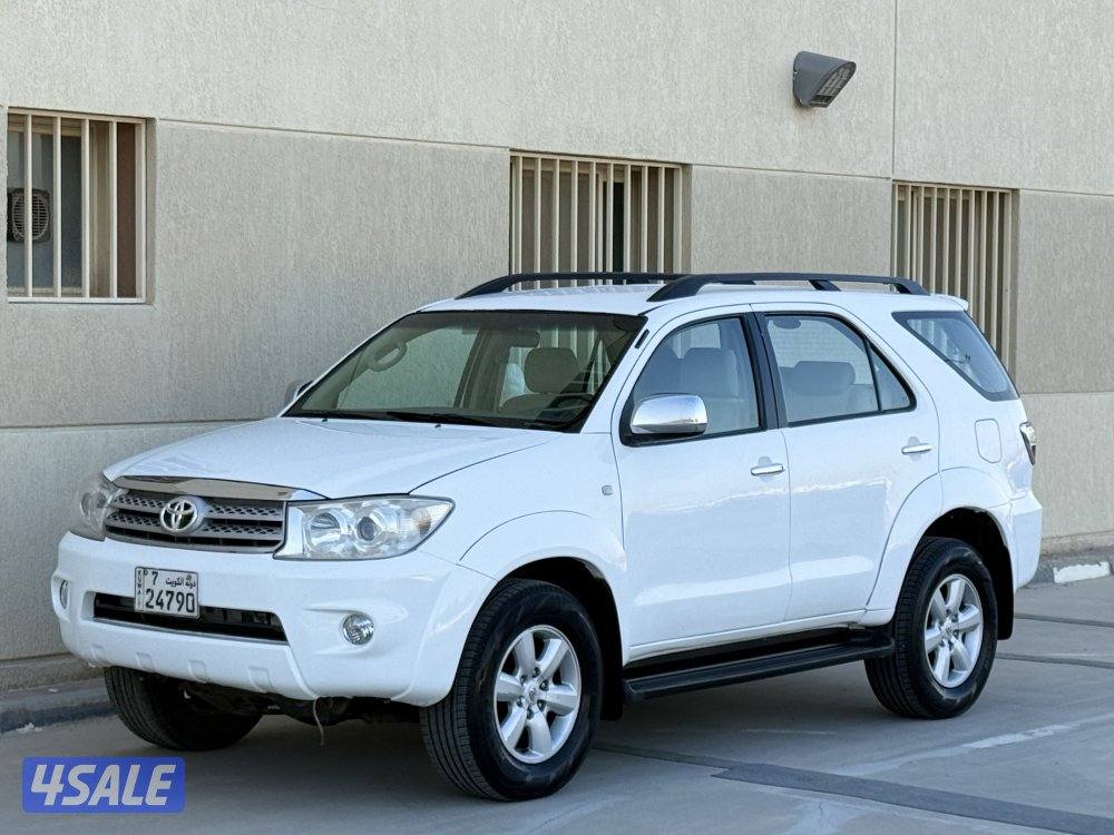 تويوتا فورتنر - موديل 2011 - عداد 313 - دبل جير - وارد الساير0