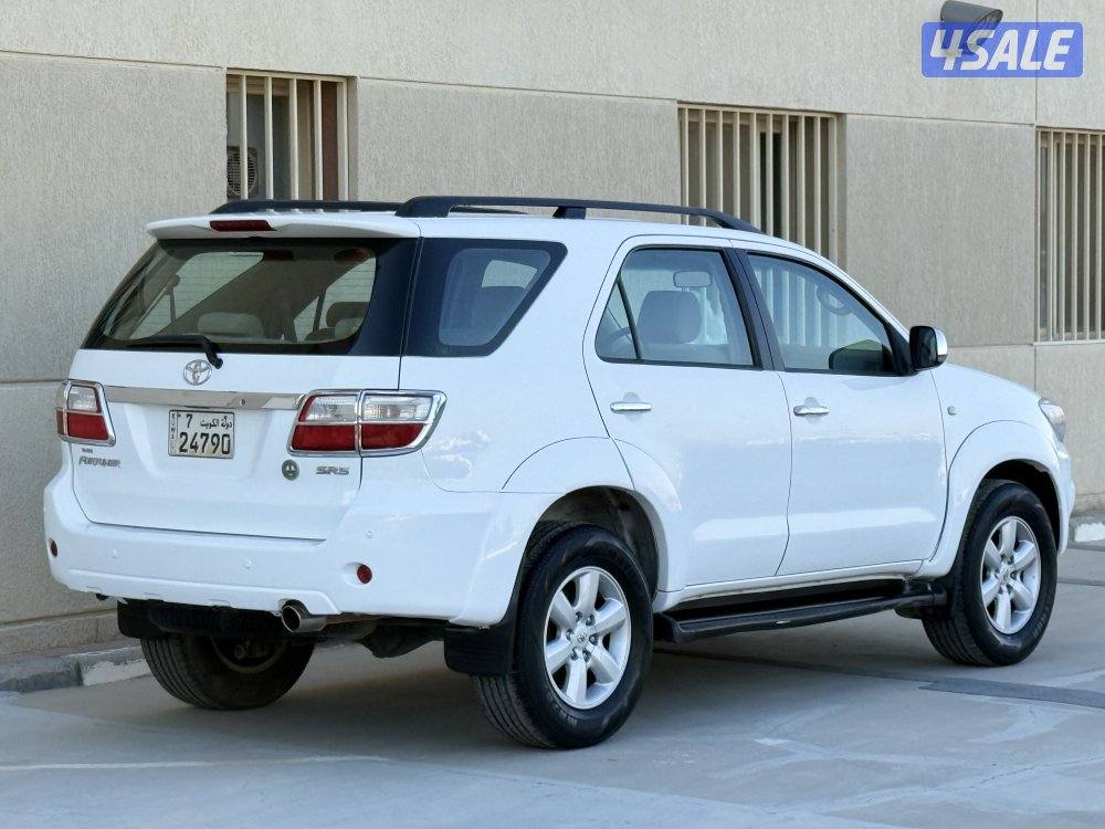 تويوتا فورتنر - موديل 2011 - عداد 313 - دبل جير - وارد الساير2