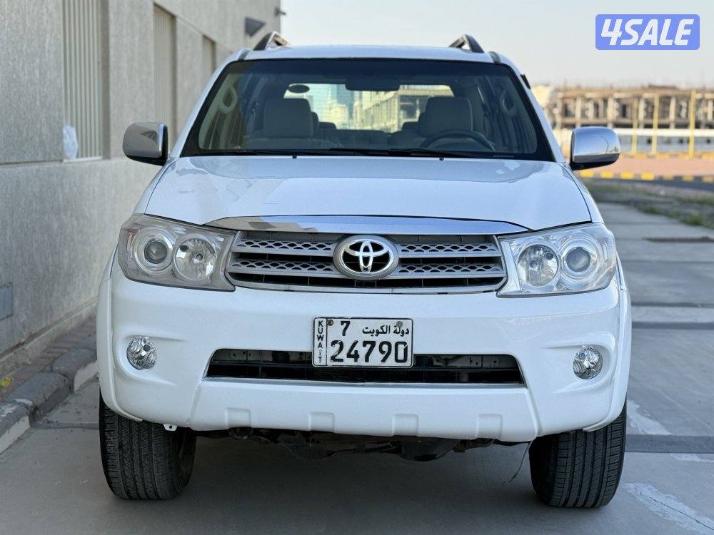 تويوتا فورتنر - موديل 2011 - عداد 313 - دبل جير - وارد الساير4