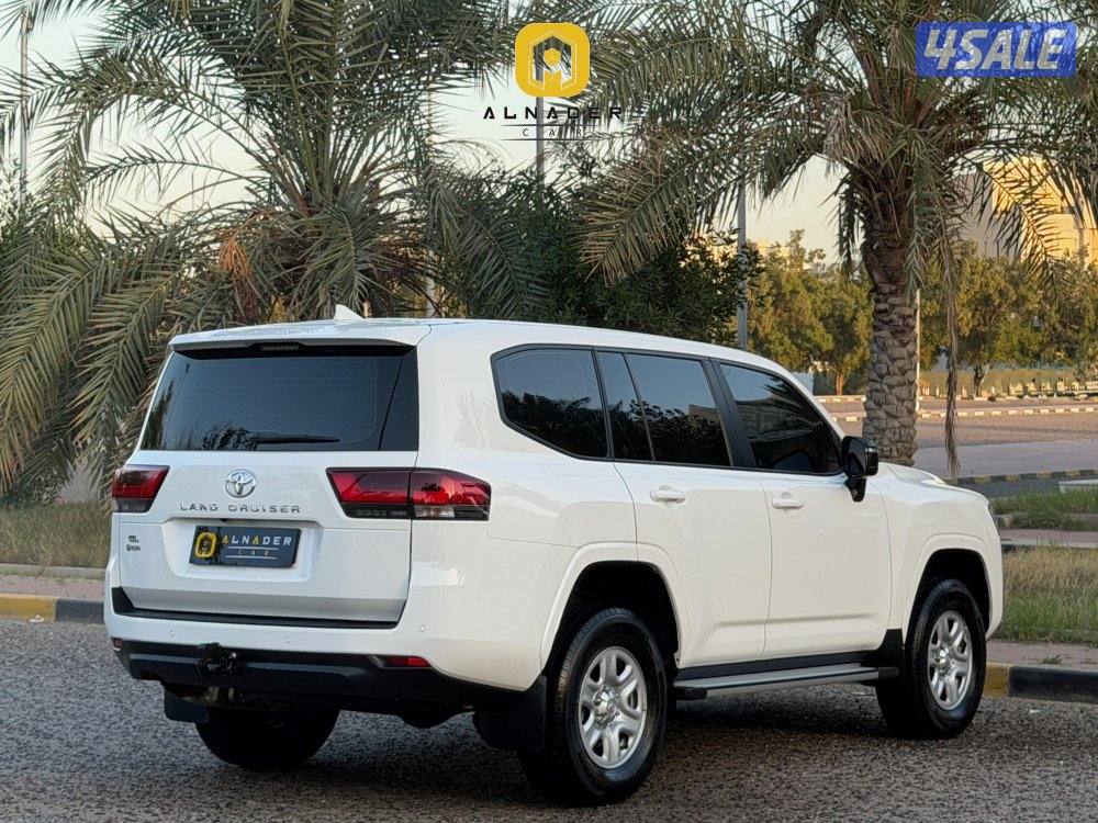للبيع لاندكروزر GX-R V6 موديل 2024 بحالة الوكاله3