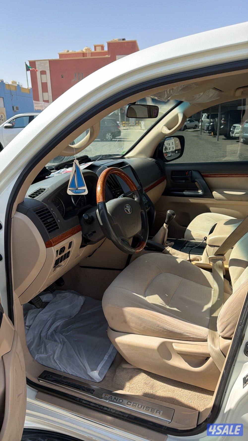 للبيع لاند2014 قير عادي1