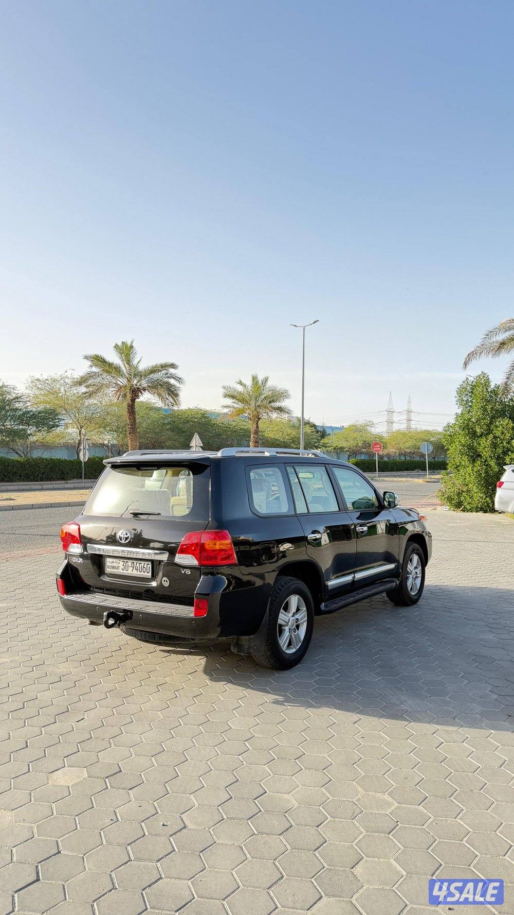 للبيع لاند كروزر GXR موديل 2015 ماشي 270 الف 8سلندر1