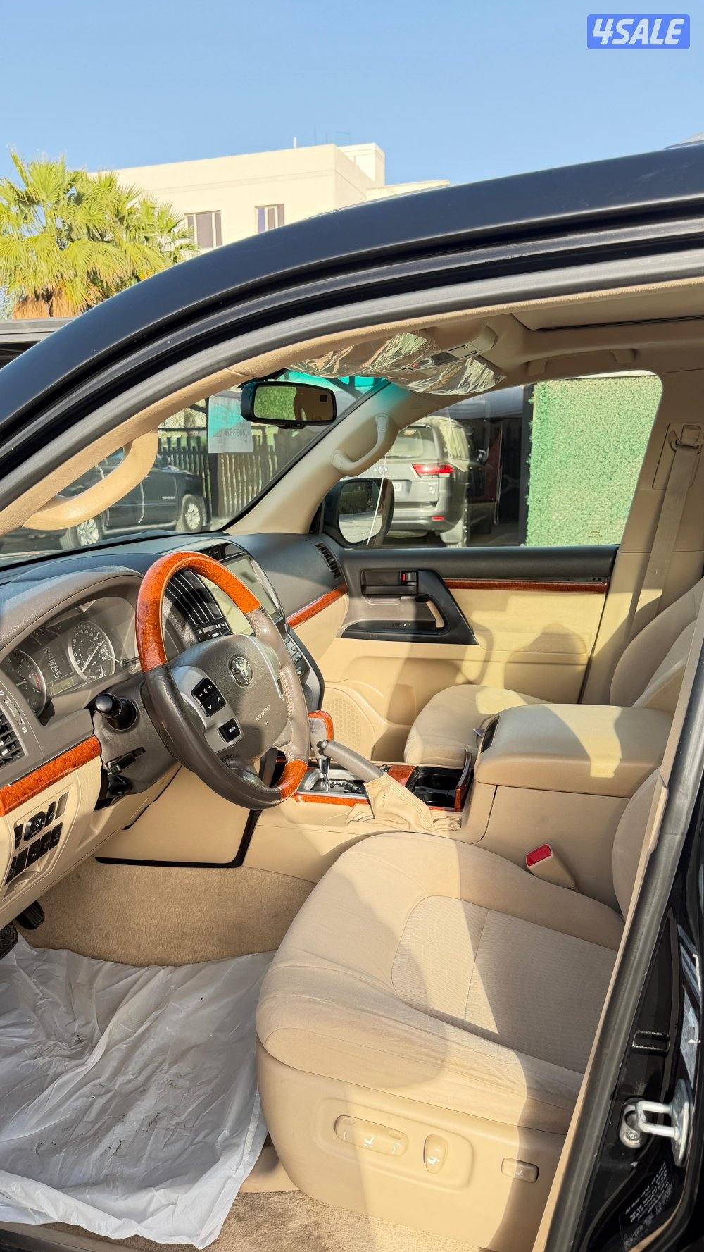 للبيع لاند كروزر GXR موديل 2015 ماشي 270 الف 8سلندر2