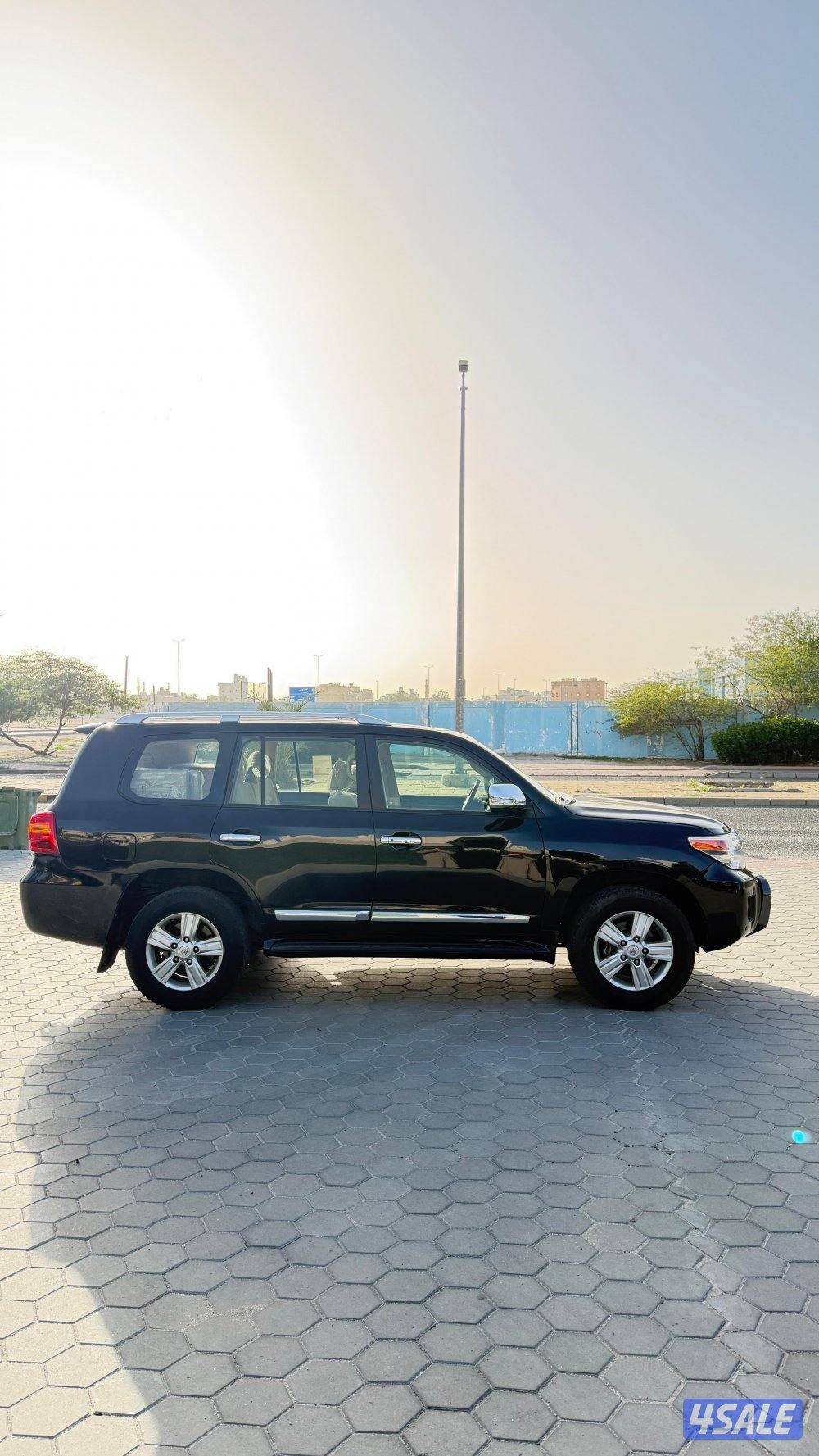 للبيع لاند كروزر GXR موديل 2015 ماشي 270 الف 8سلندر4