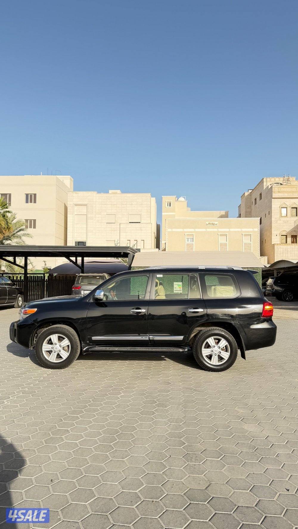للبيع لاند كروزر GXR موديل 2015 ماشي 270 الف 8سلندر7