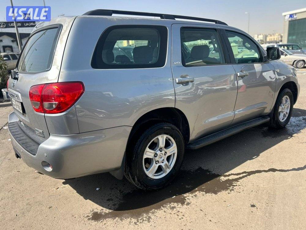 تويوتا سيكويا SR5.V8-5.7L  موديل 2013 ماشى 259.000 k.m  وارد الخليج .2