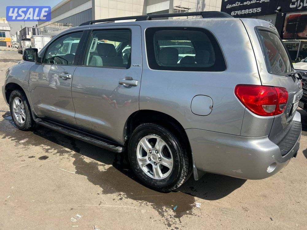 تويوتا سيكويا SR5.V8-5.7L  موديل 2013 ماشى 259.000 k.m  وارد الخليج .3