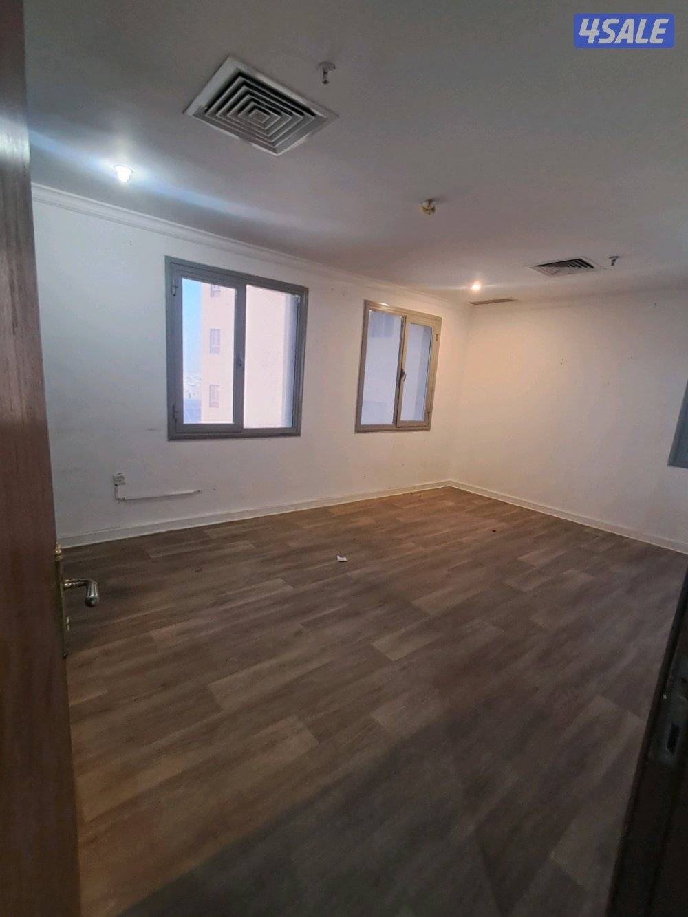 مكتب للايجار بالعقيله0