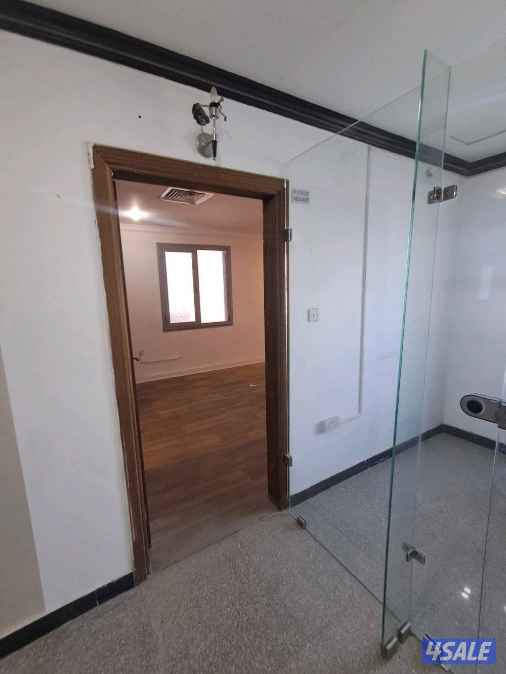 مكتب للايجار بالعقيله1