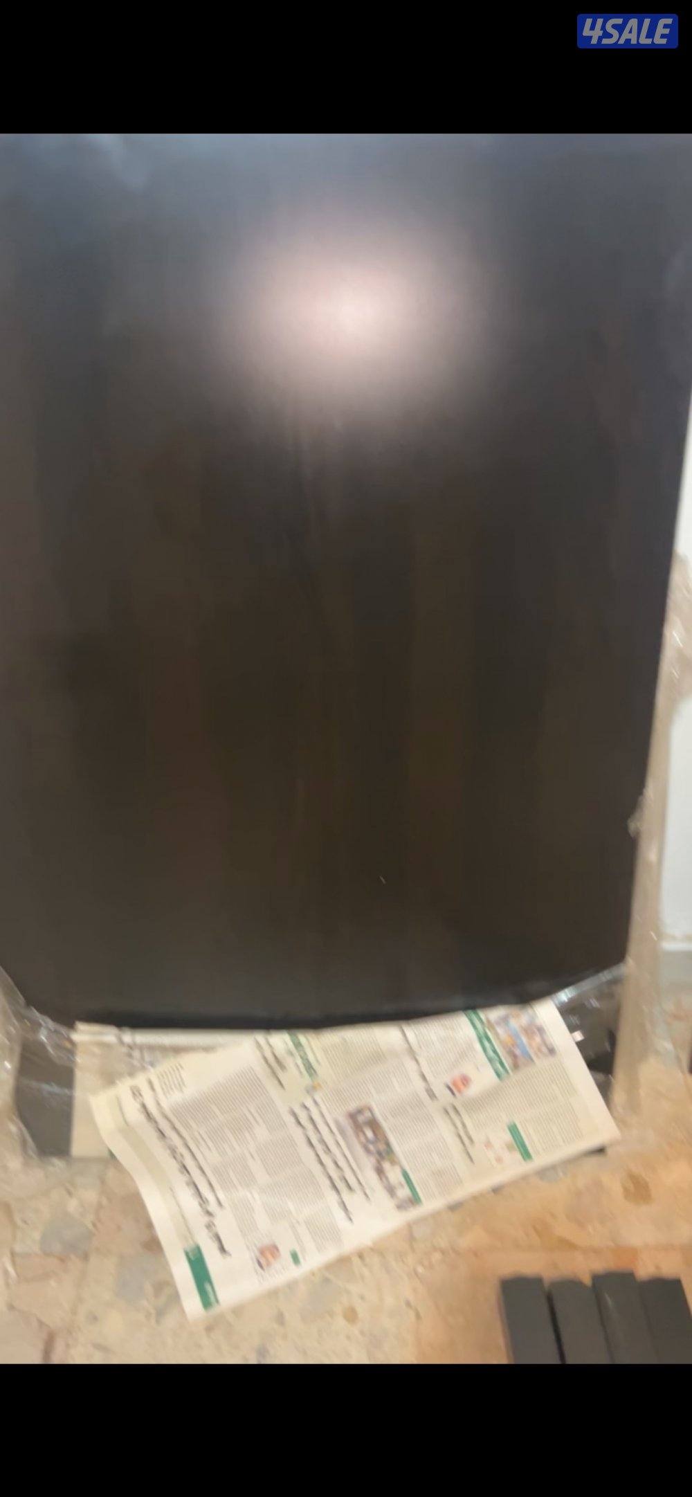 طاولة مناسب تحطها تحت التلفزيون او بايا مكان يعجبك0