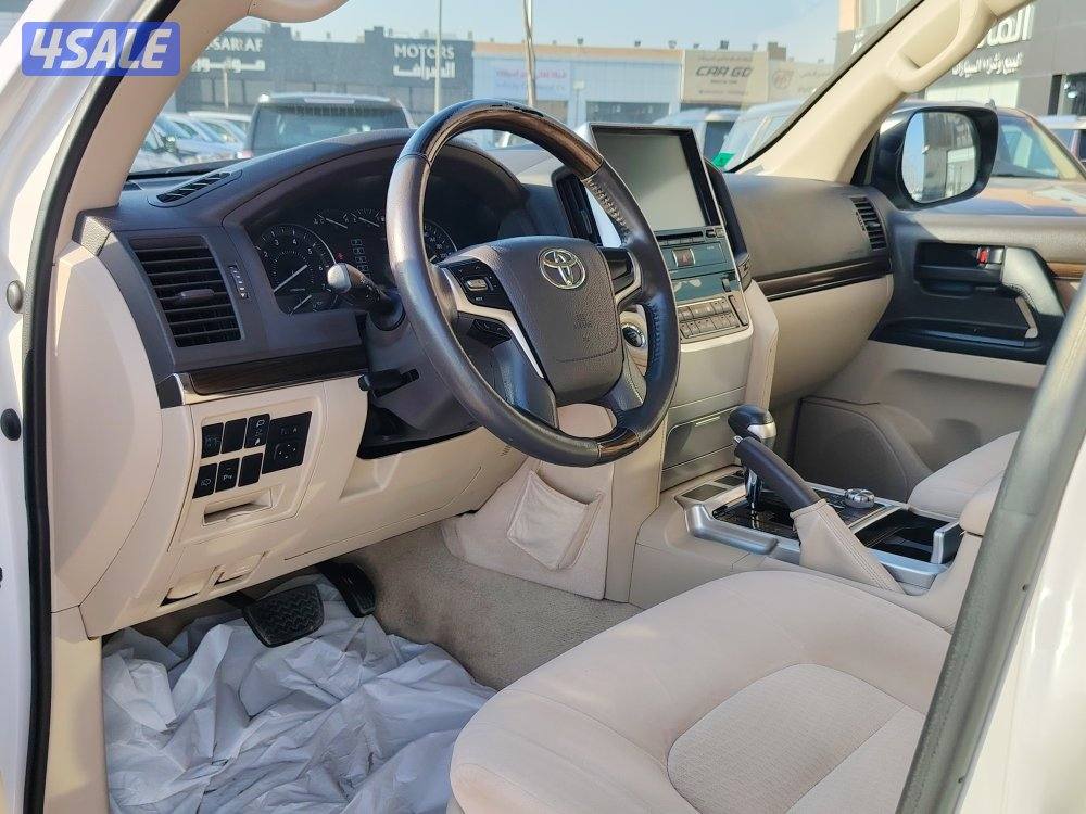 لاندكروزر 8 سلندر سبير علاق4