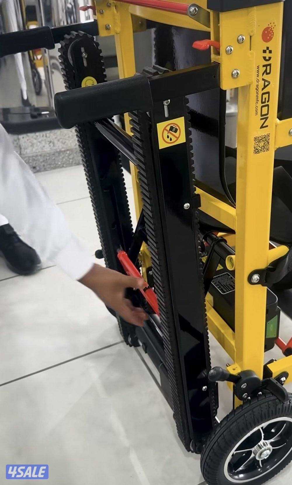 كرسي صعود الدرج الكهربائي - سهل تنقل المريض وكبار السن مع الكرسي الذكي3