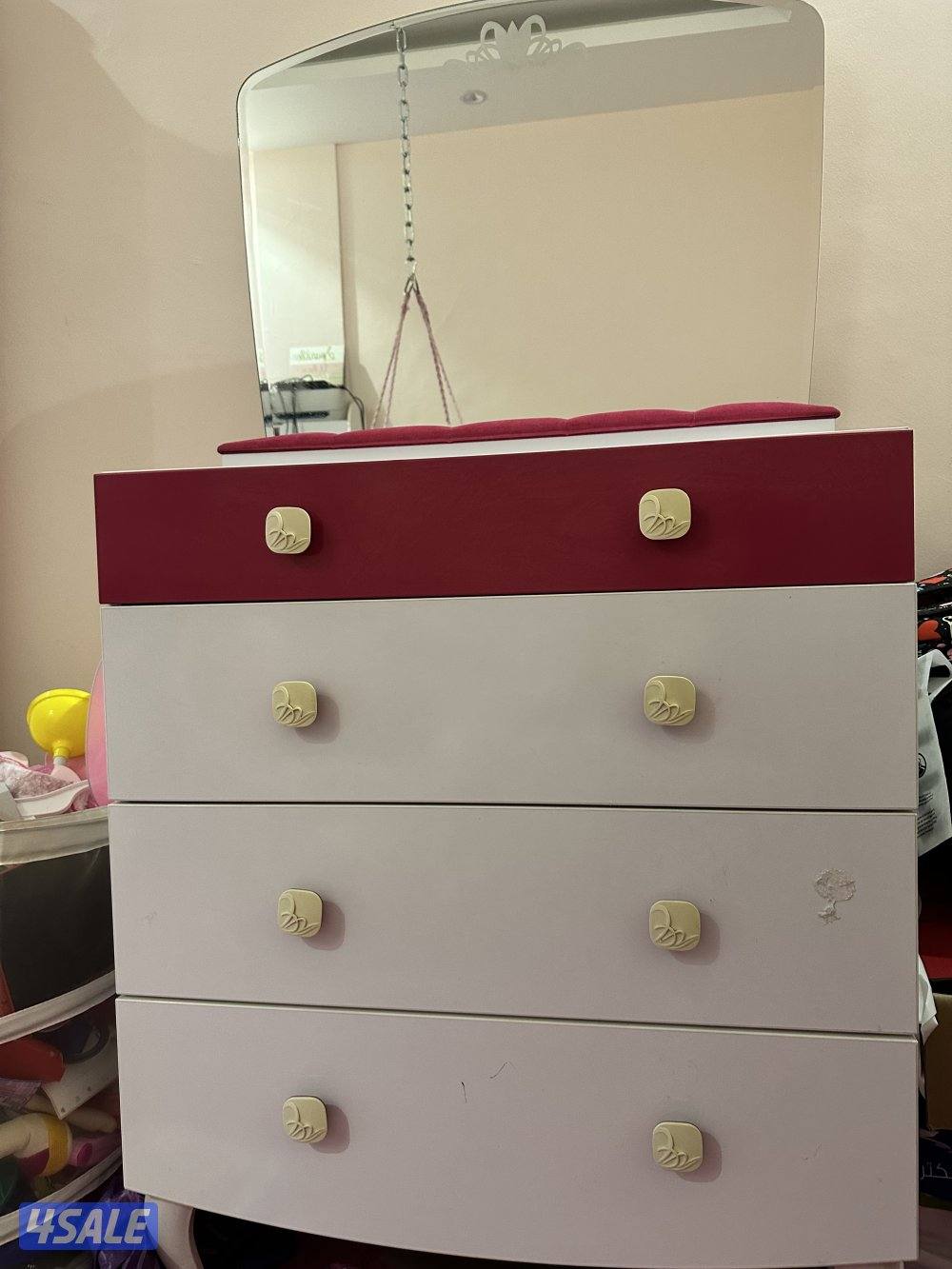 غرفة بنات خشب قوي وشبه جديدة ماركة الفراولة تركية0