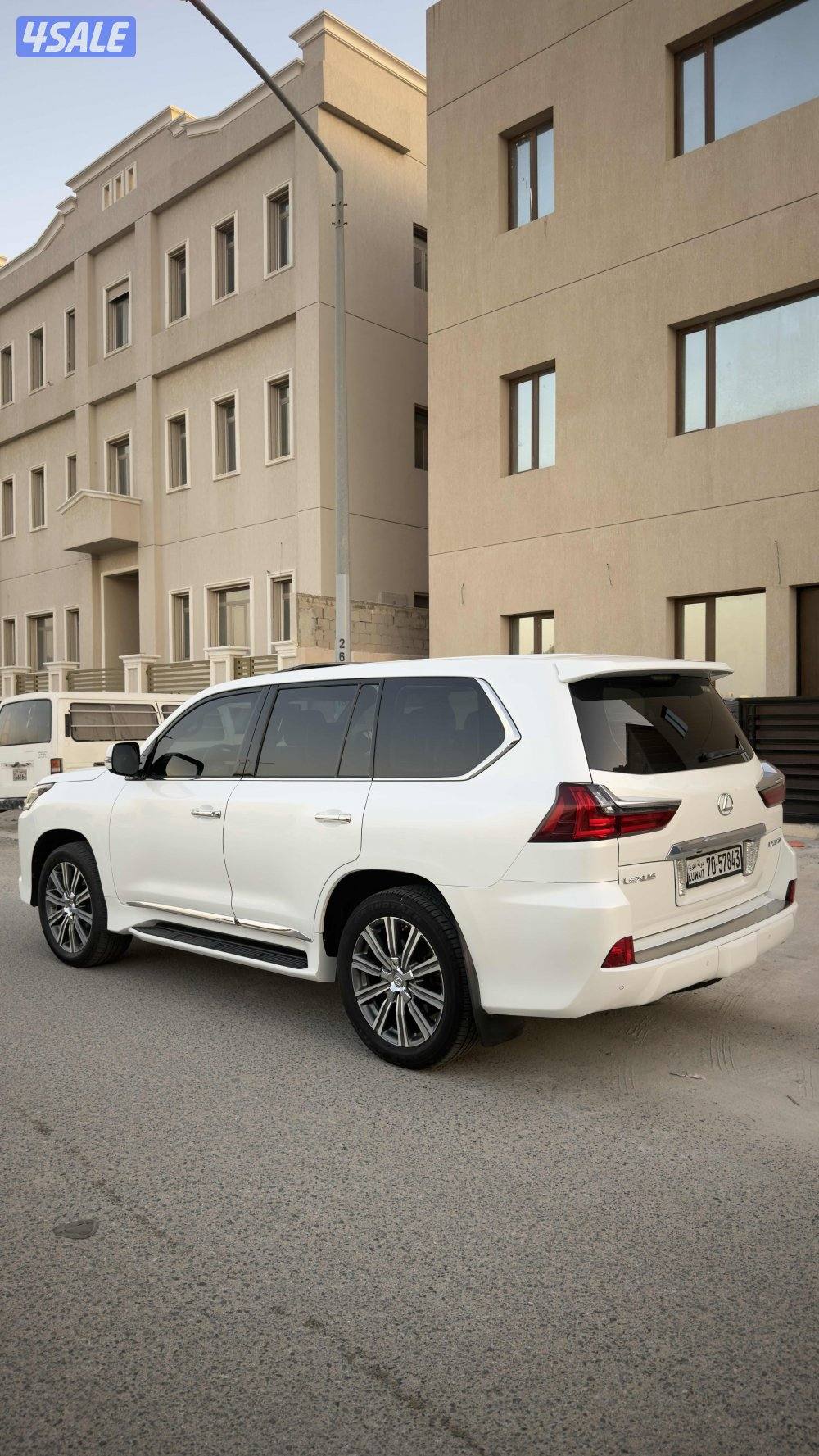 لكزس 570 الدرجة الاولى1