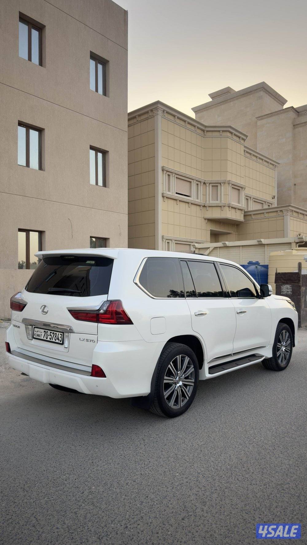 لكزس 570 الدرجة الاولى4