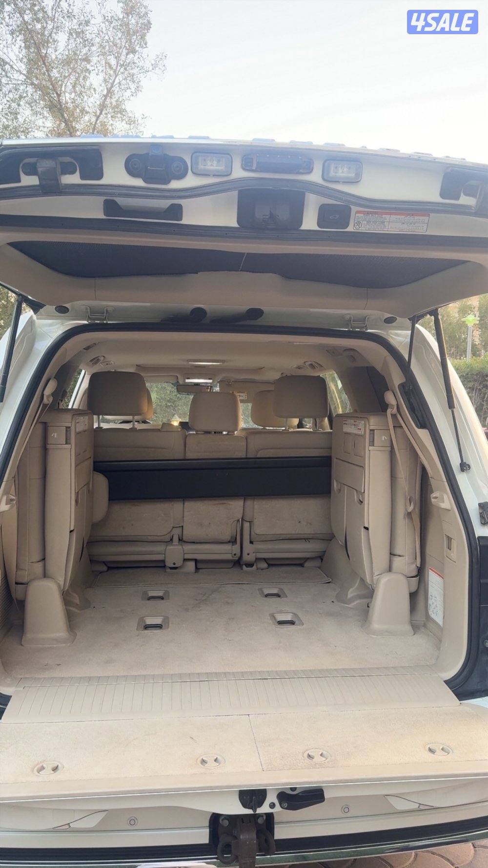 للبيع لاندكروز ابيض موديل ٢٠٢١ جراند تورينق جلد كامل المواصفات سيرفس م5