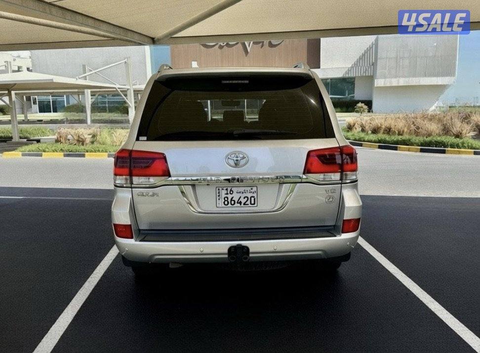 تويوتا لاند كروزر - الموديل2019 - العداد:2525