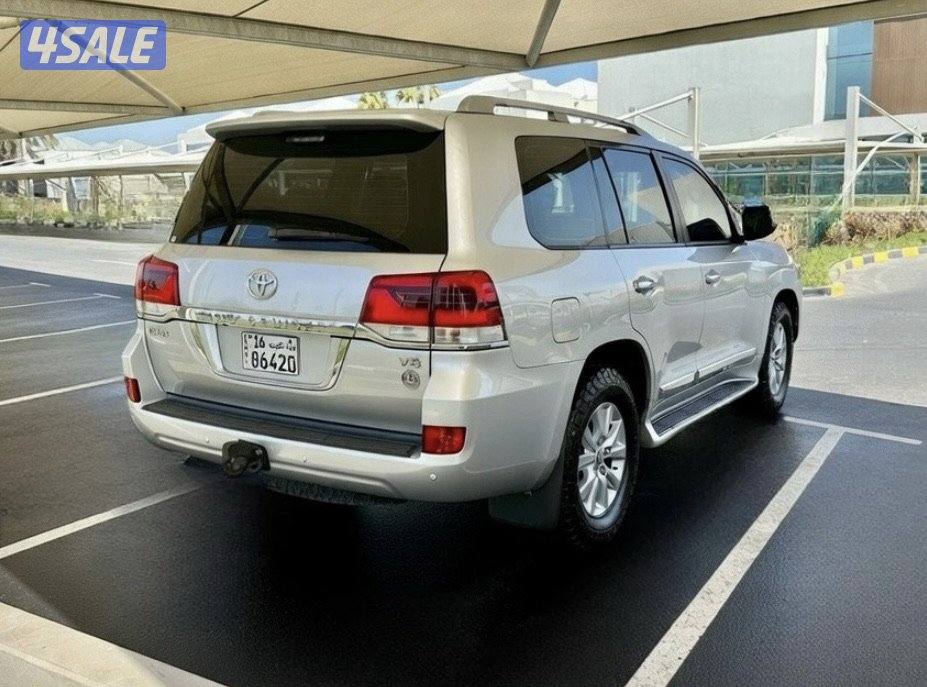 تويوتا لاند كروزر - الموديل2019 - العداد:2526