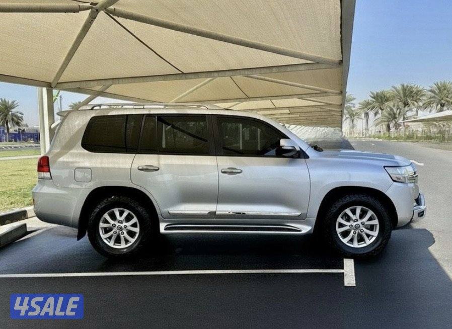 تويوتا لاند كروزر - الموديل2019 - العداد:2527