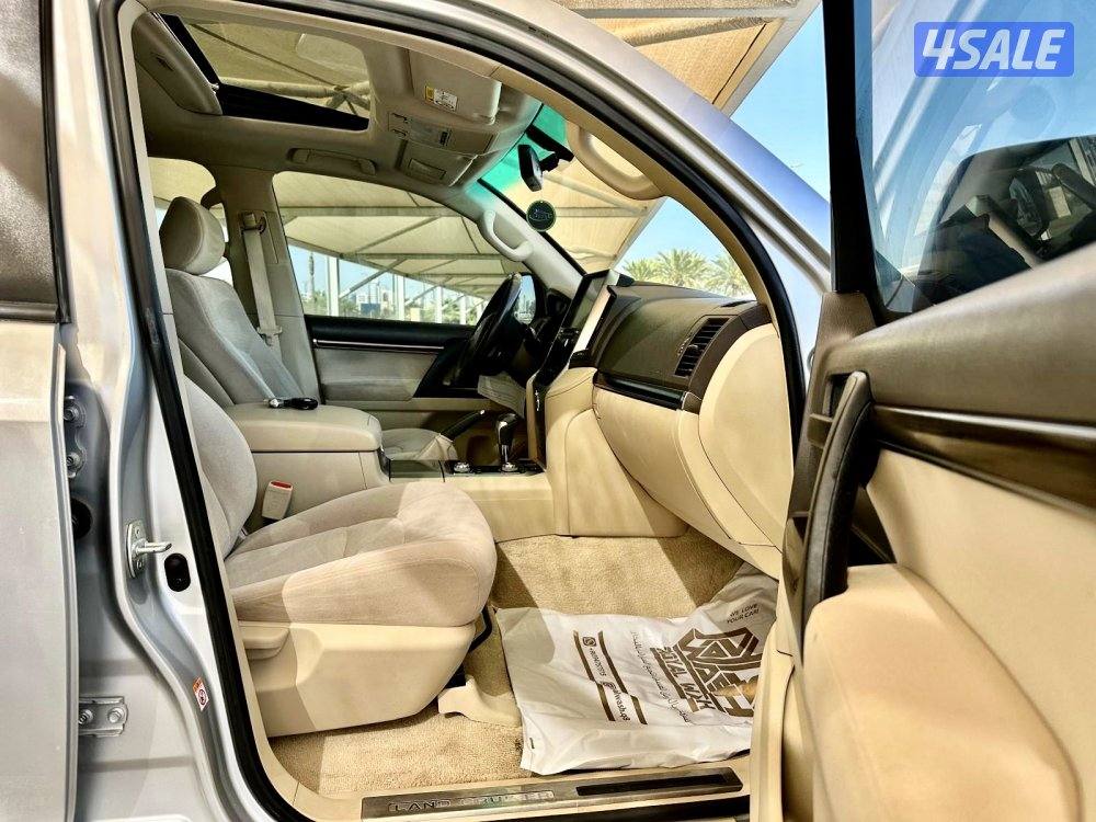 تويوتا لاند كروزر - الموديل2019 - العداد:2528