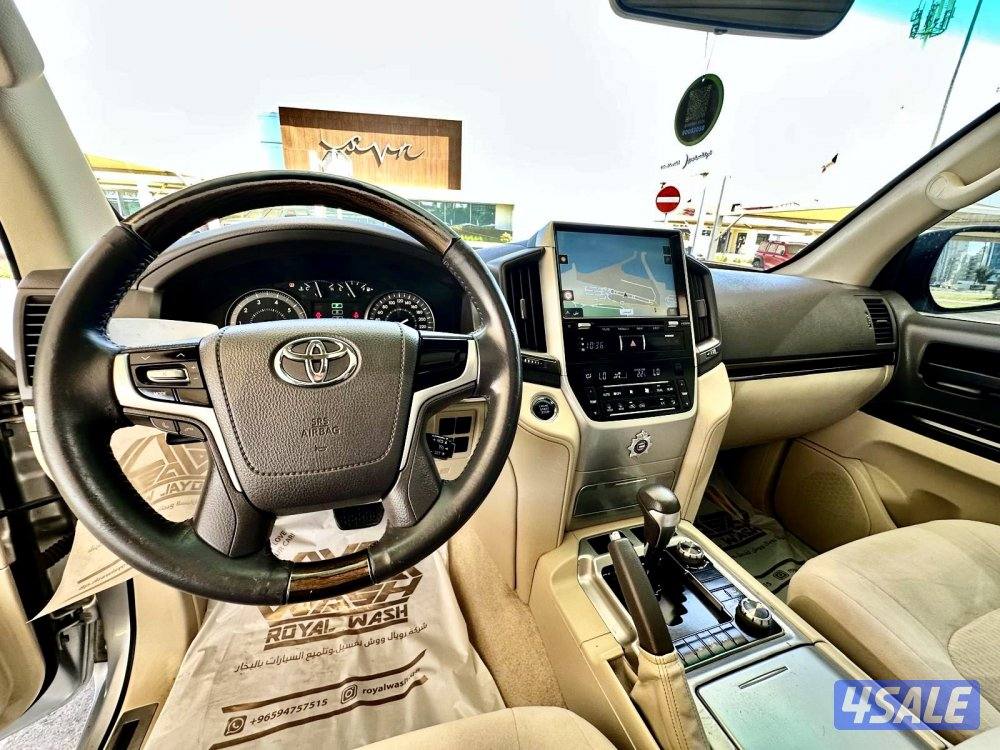 تويوتا لاند كروزر - الموديل2019 - العداد:25215