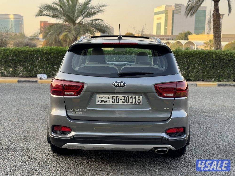 كيا سورينتو V6 موديل 2018 بحاله الوكاله شرط الفحص8