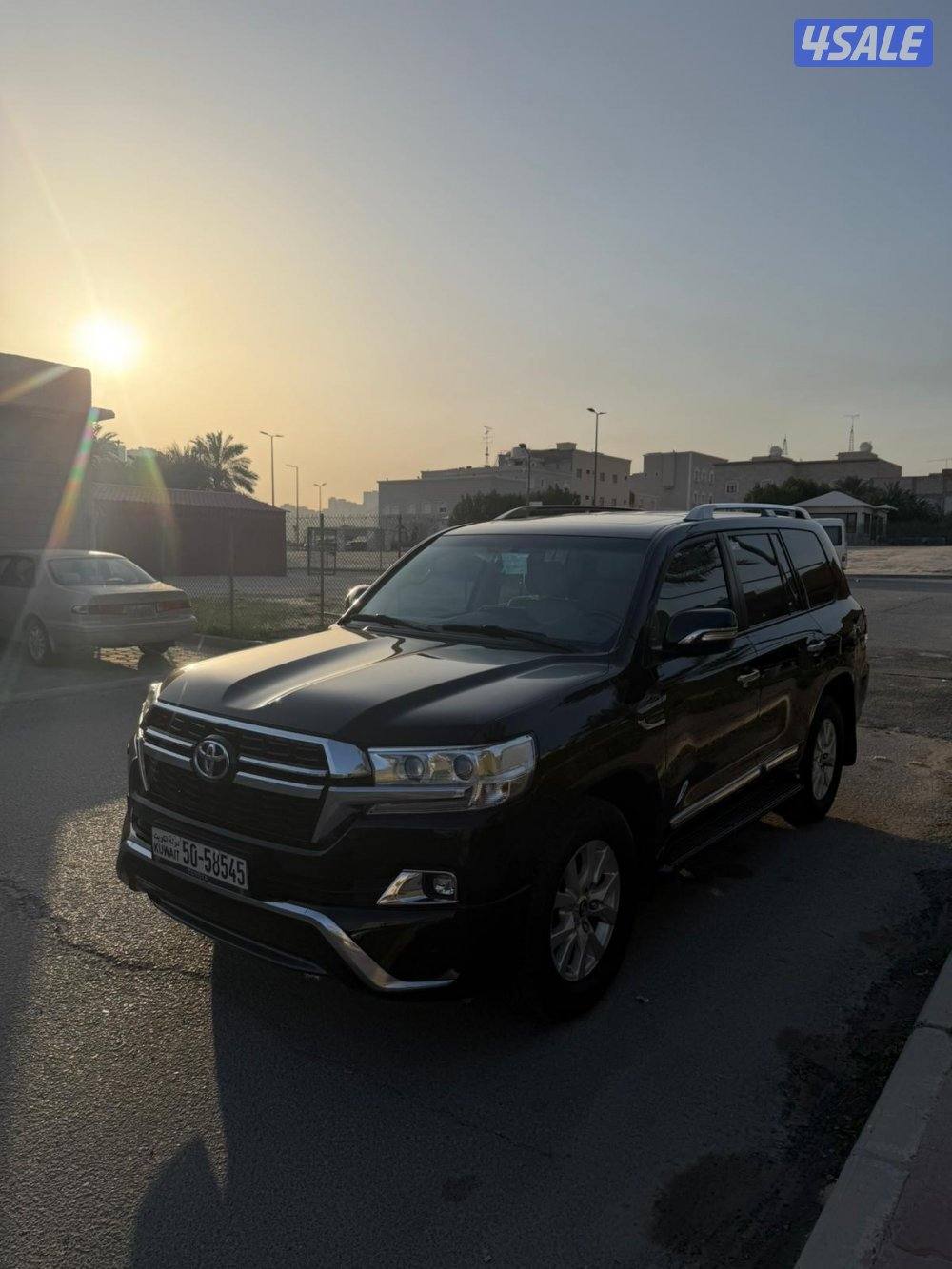 لاند كروز GX.R V8 ٢٠١٨ الساير عداد ١٢٠ ألف شرط الفحص صبغ وكاله كامل1