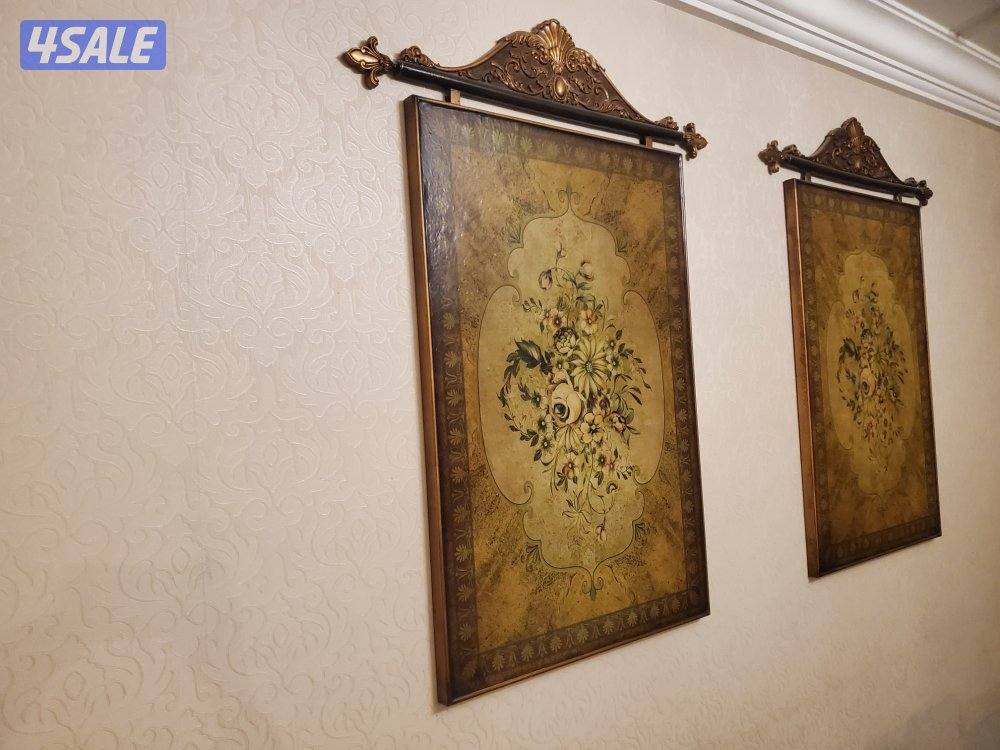 جلسة شبه جديده بطول ١١ متر ب ١٧٠ دينار + ٨ لوحات خشب كلاسيكيه ب ٦٠7