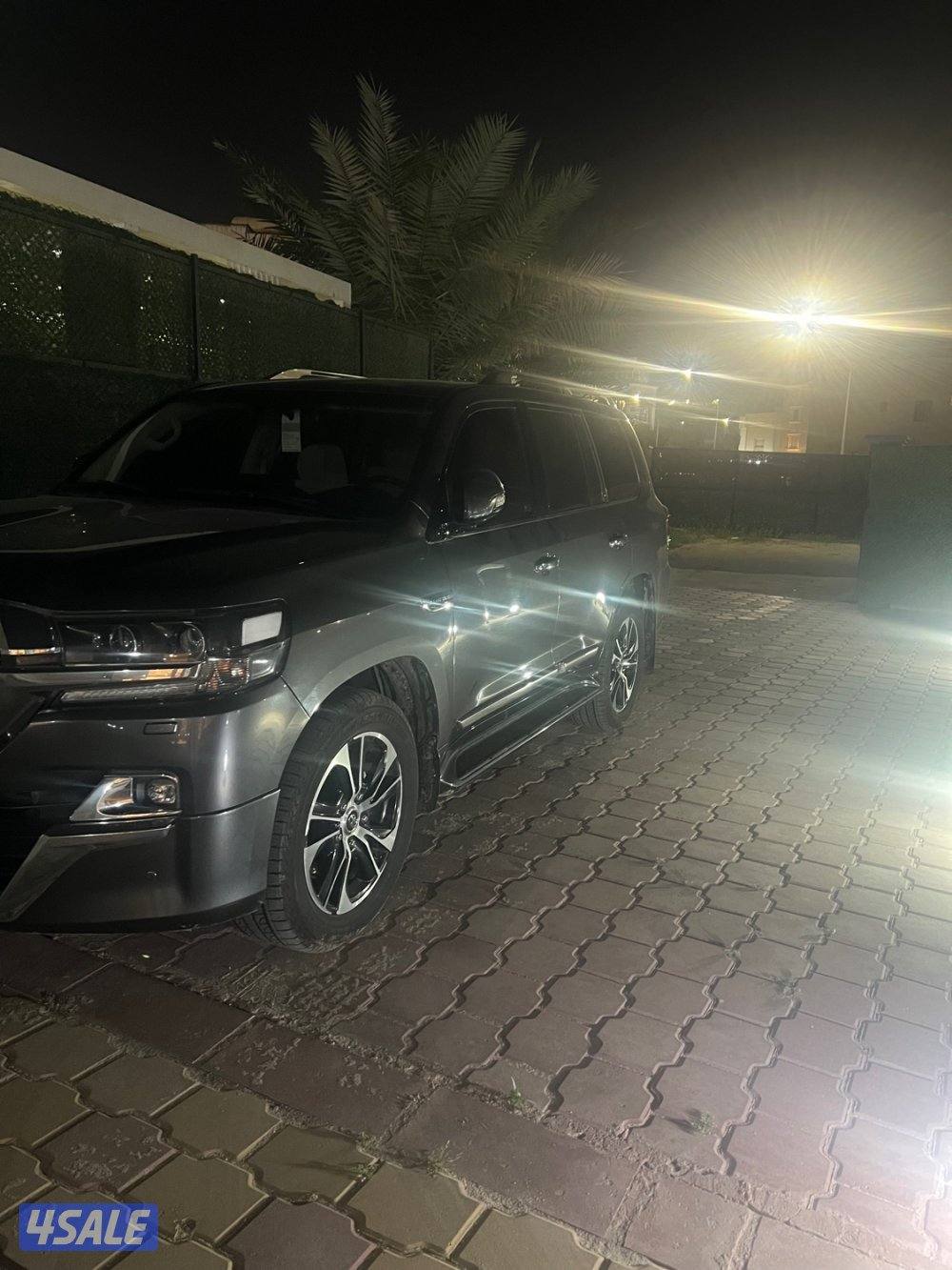 ‏لاند كروز شرط الفحص صبغ وكالة ماشي ١٢٧الف من داخل مخمل1