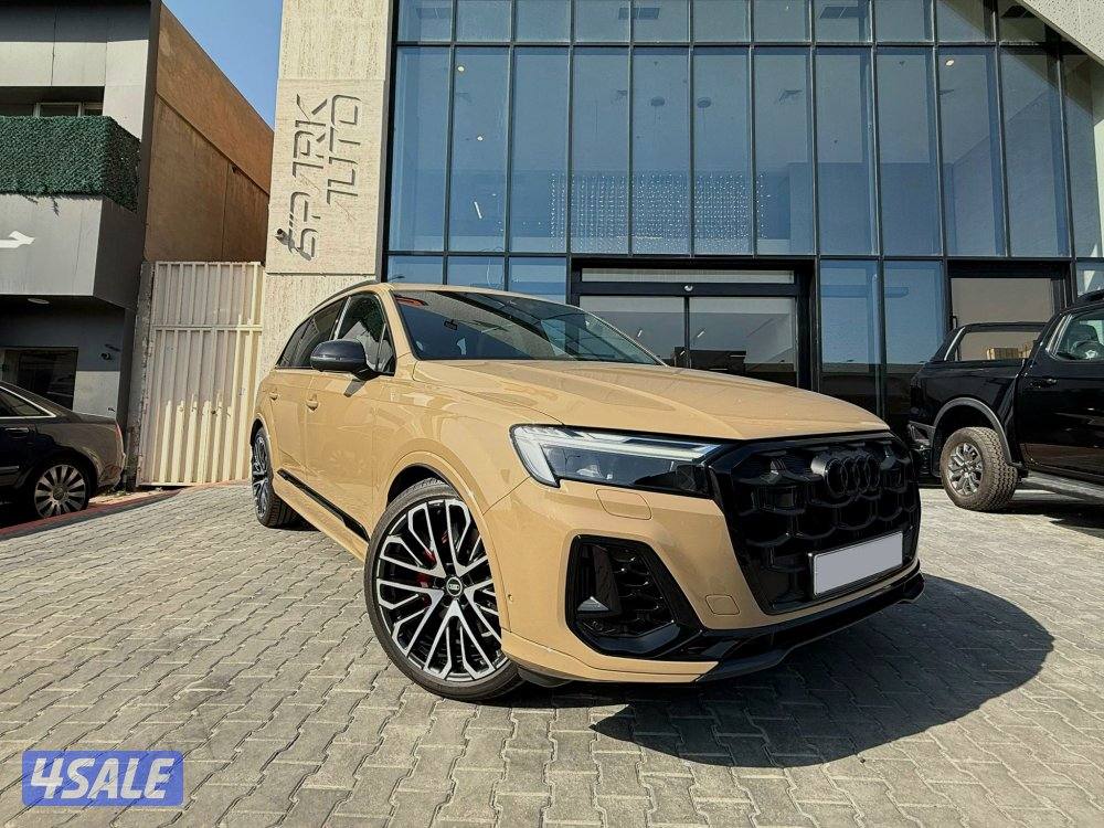 Audi Q7 S-Line0
