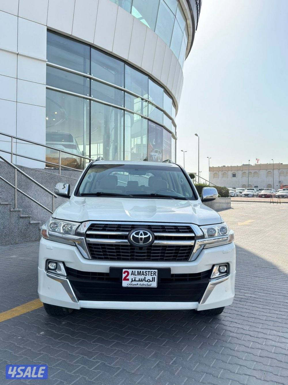للبيع لاند كروزر GXR موديل 2016 صبغ الوكاله عدا قطعه1