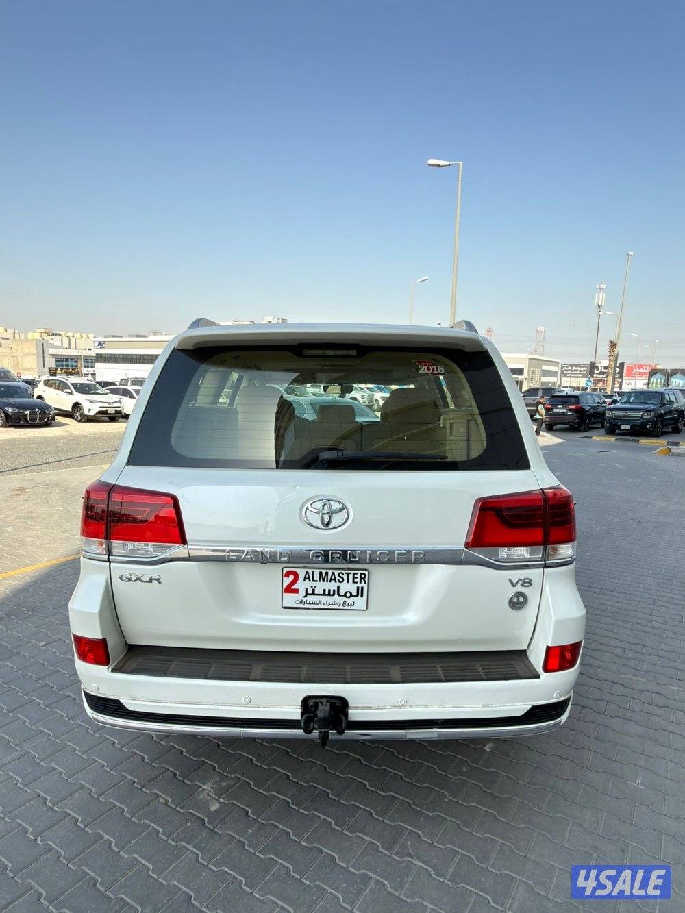 للبيع لاند كروزر GXR موديل 2016 صبغ الوكاله عدا قطعه2