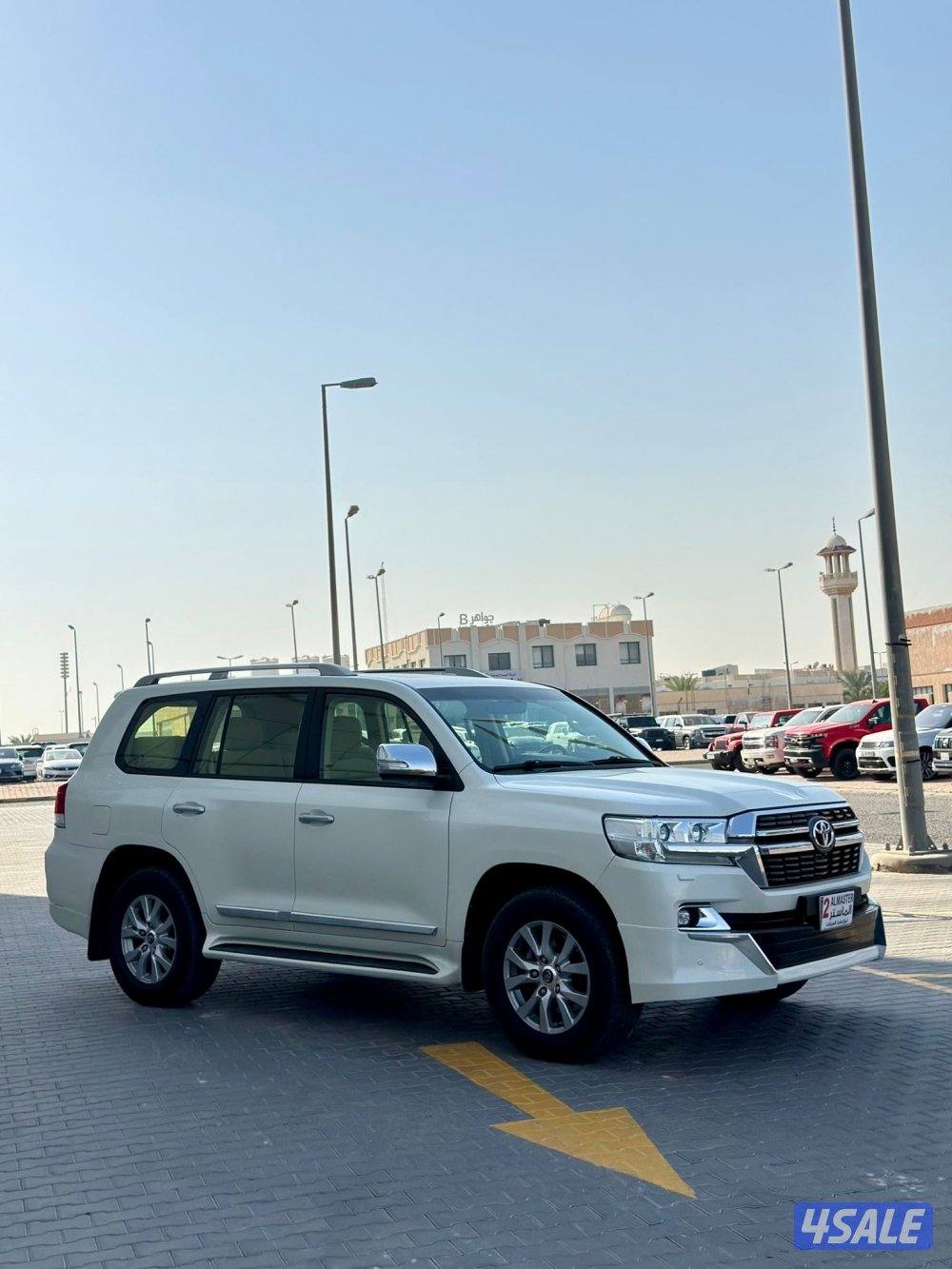 للبيع لاند كروزر GXR موديل 2016 صبغ الوكاله عدا قطعه3