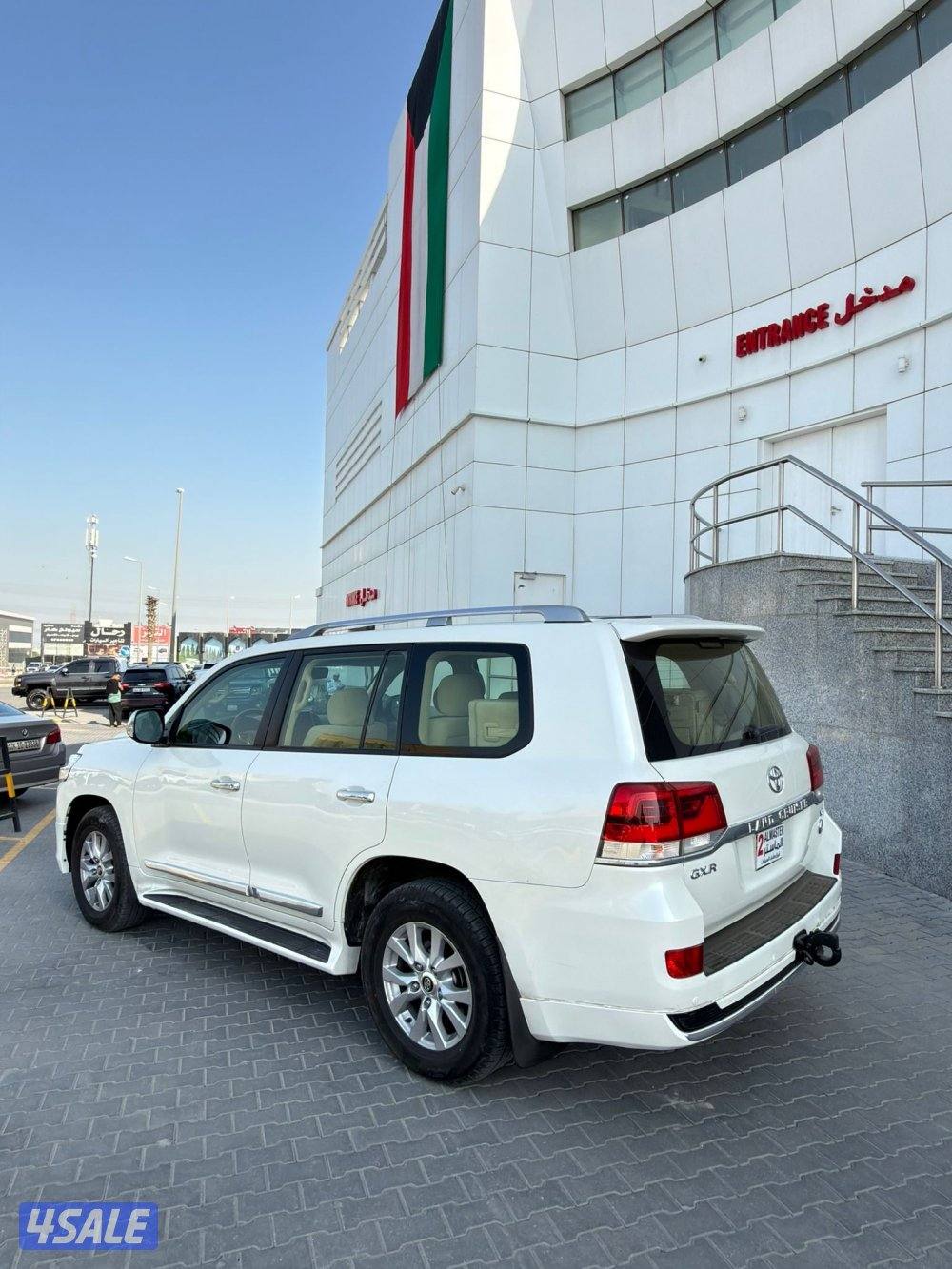 للبيع لاند كروزر GXR موديل 2016 صبغ الوكاله عدا قطعه5