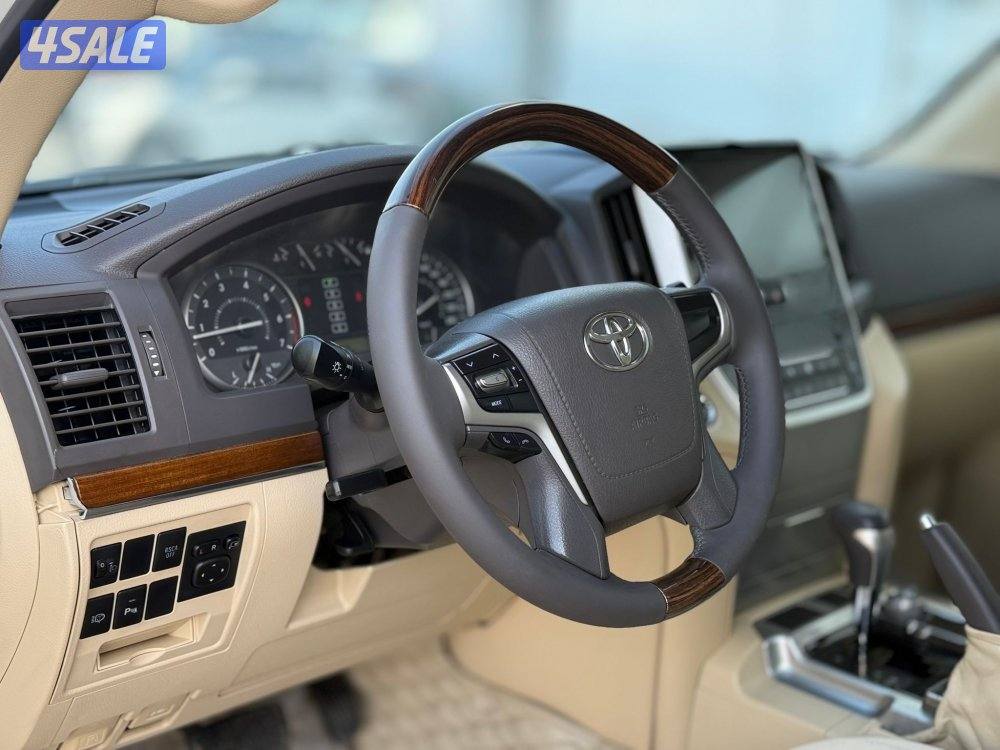 للبيع لاند كروزر GXR موديل 2016 صبغ الوكاله عدا قطعه8