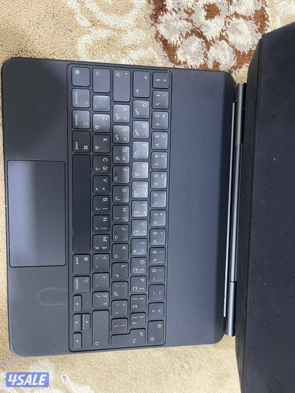 كيبورد ابل ماجيك الاصلي 12.9 بوصة نظيف حيل مع الكرتون4