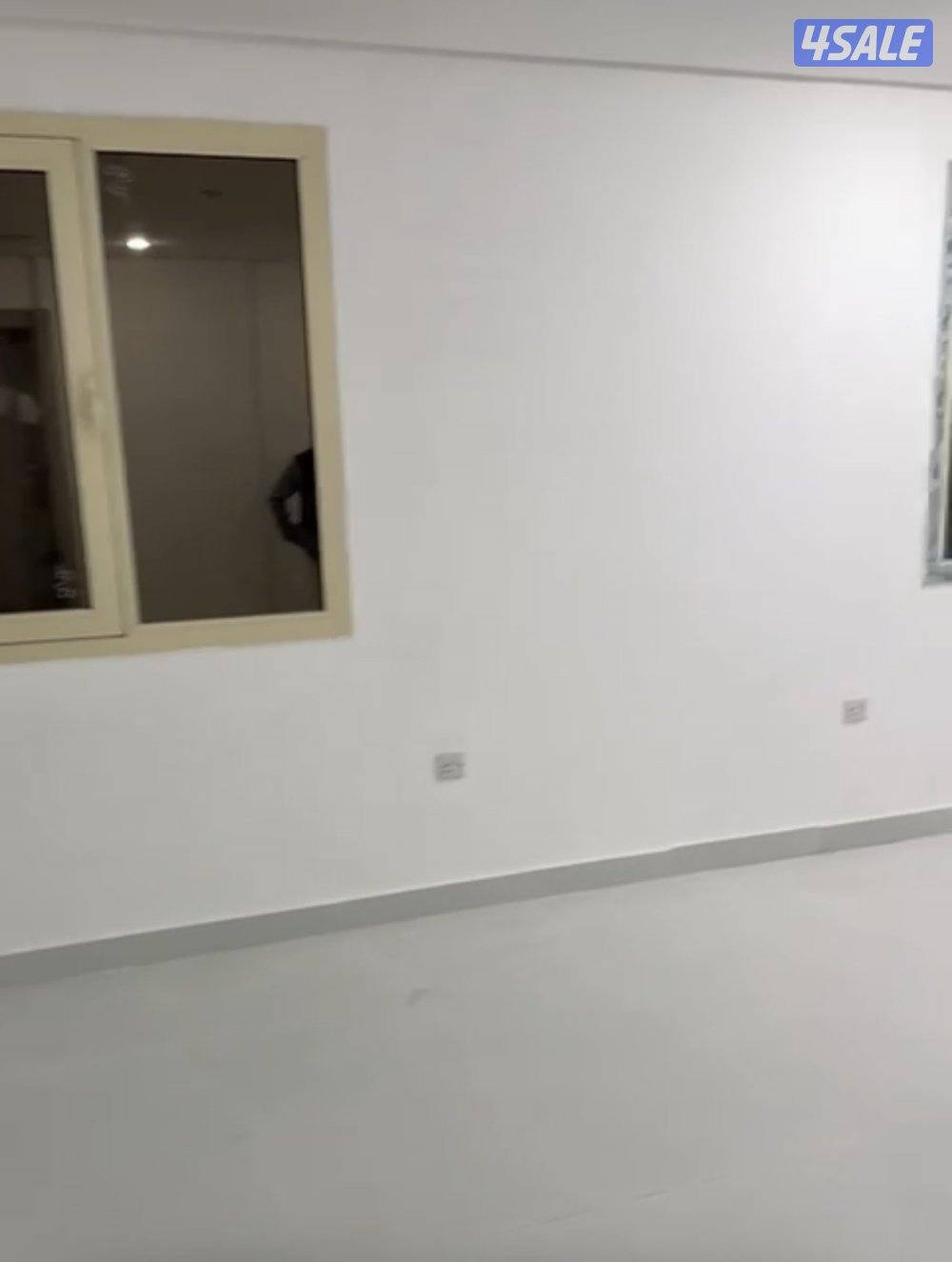 للايجار دور تجاري عمارة ب الجهراء موقع مميز3