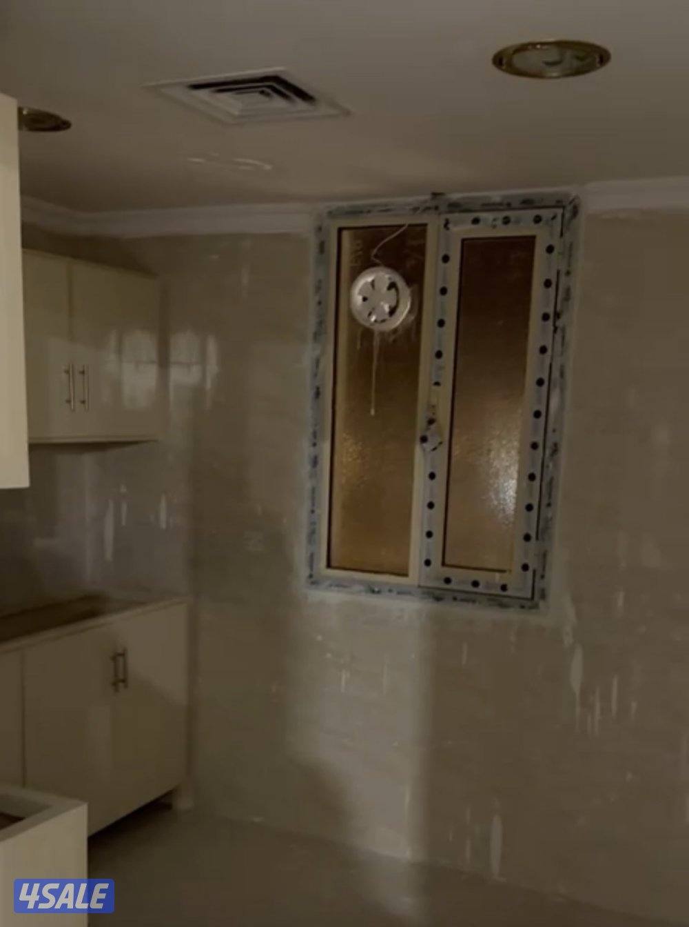 للايجار دور تجاري عمارة ب الجهراء موقع مميز4