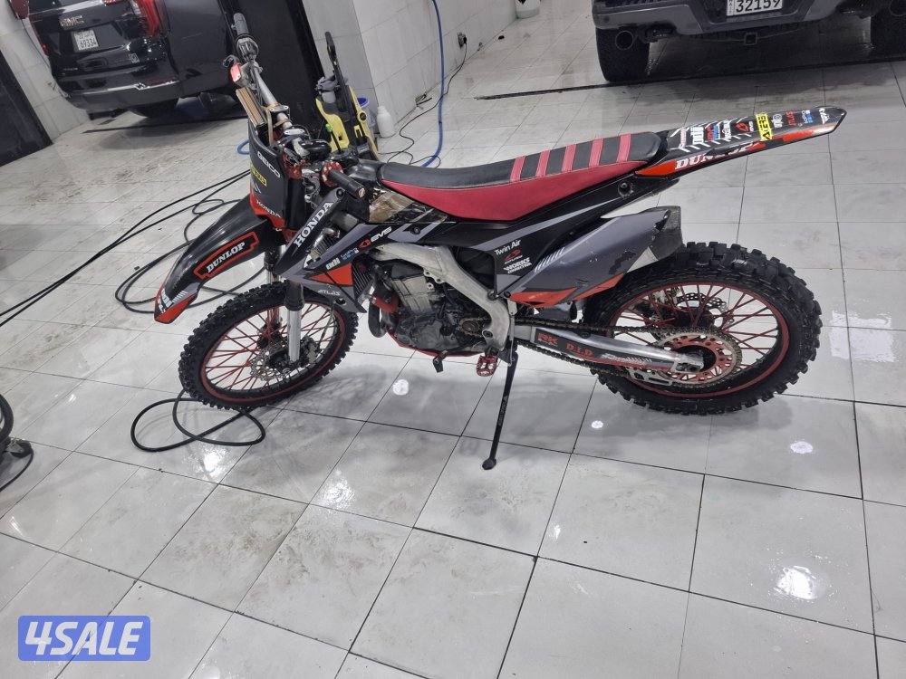 للبيع هوندا crf 450
موديل 2013 بخاخ
السيكل نشيط عليه قزوز كامل يوشمرا2
