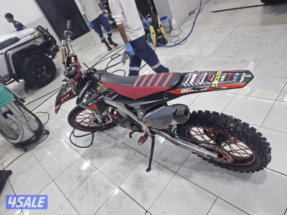 للبيع هوندا crf 450
موديل 2013 بخاخ
السيكل نشيط عليه قزوز كامل يوشمرا4