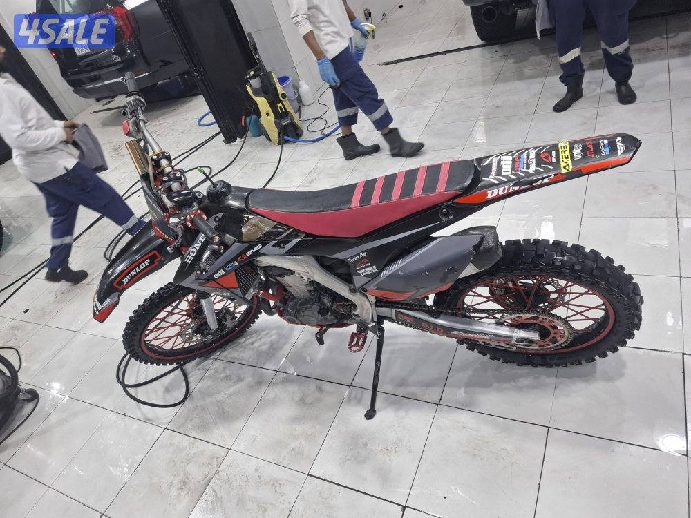 للبيع هوندا crf 450
موديل 2013 بخاخ
السيكل نشيط عليه قزوز كامل يوشمرا5